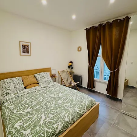 Luxury Apartment *
